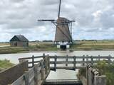 Vrijdag 17 juli: Een molen op het bewolkte Texel.