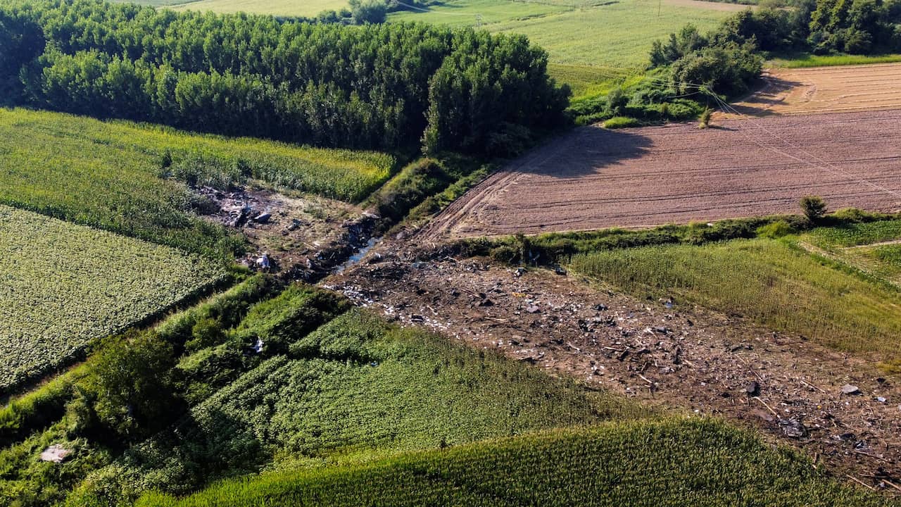 Het Antonov An-12-vliegtuig kwam neer in een weiland in Griekenland.