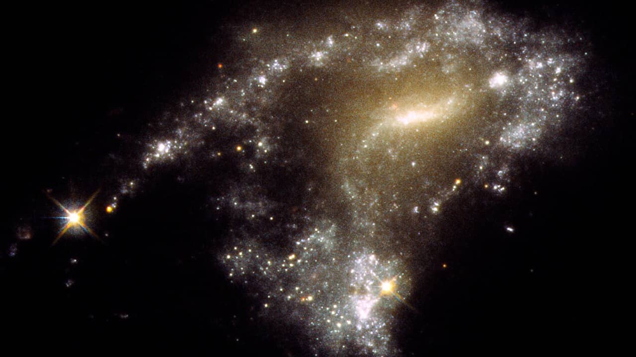 Teleskop Hubble menemukan gugusan bintang yang bersama-sama membentuk 'untaian mutiara' |  Sains