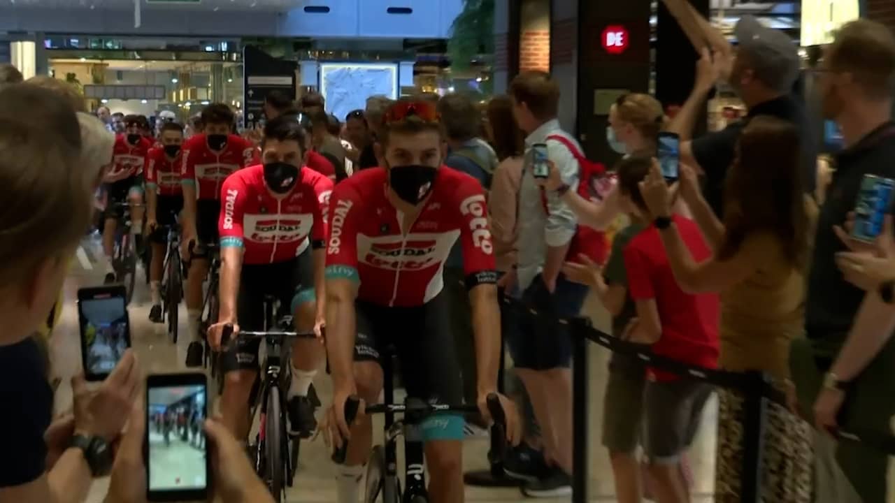 Beeld uit video: Vuelta-renners krijgen warm onthaal in Utrecht