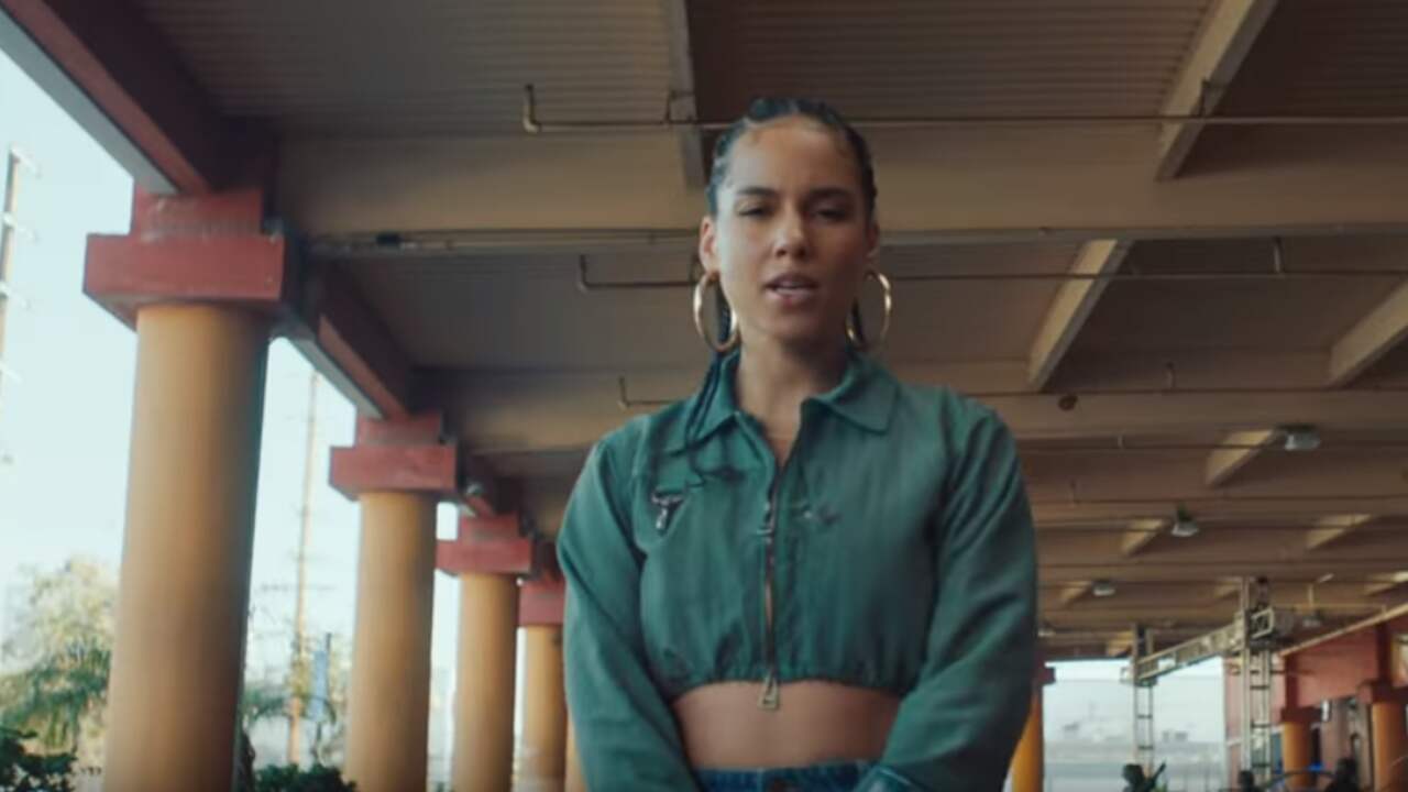 Beeld uit video: Alicia Keys - Underdog