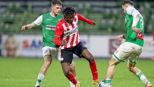 De zeventienjarige Johan Bakayoko stond voor het eerst in de basis bij Jong PSV.
