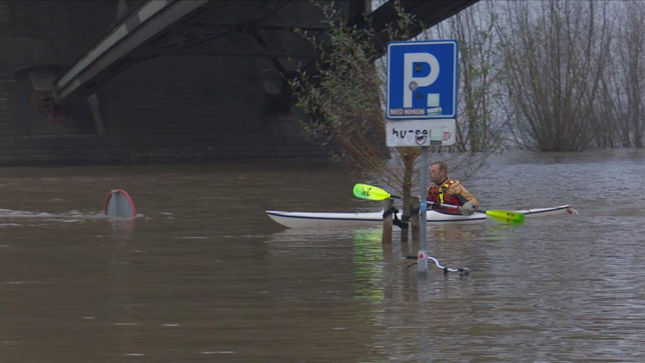 Beeld uit video: Compilatie: Water staat extreem hoog in Nederlandse rivieren