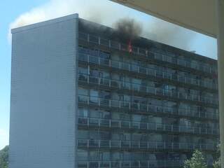 Zeker zeventig appartementen ontruimd na brand in flat Leeuwarden