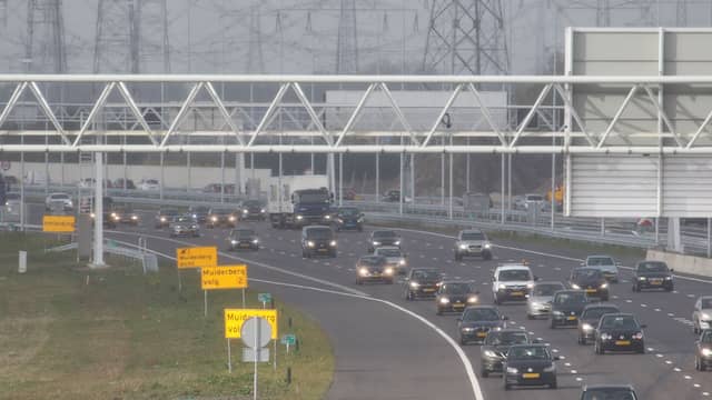A1 richting Amsterdam korte tijd afgesloten door ongeluk. A1 richting Amsterdam korte tijd afgesloten door ongeluk.