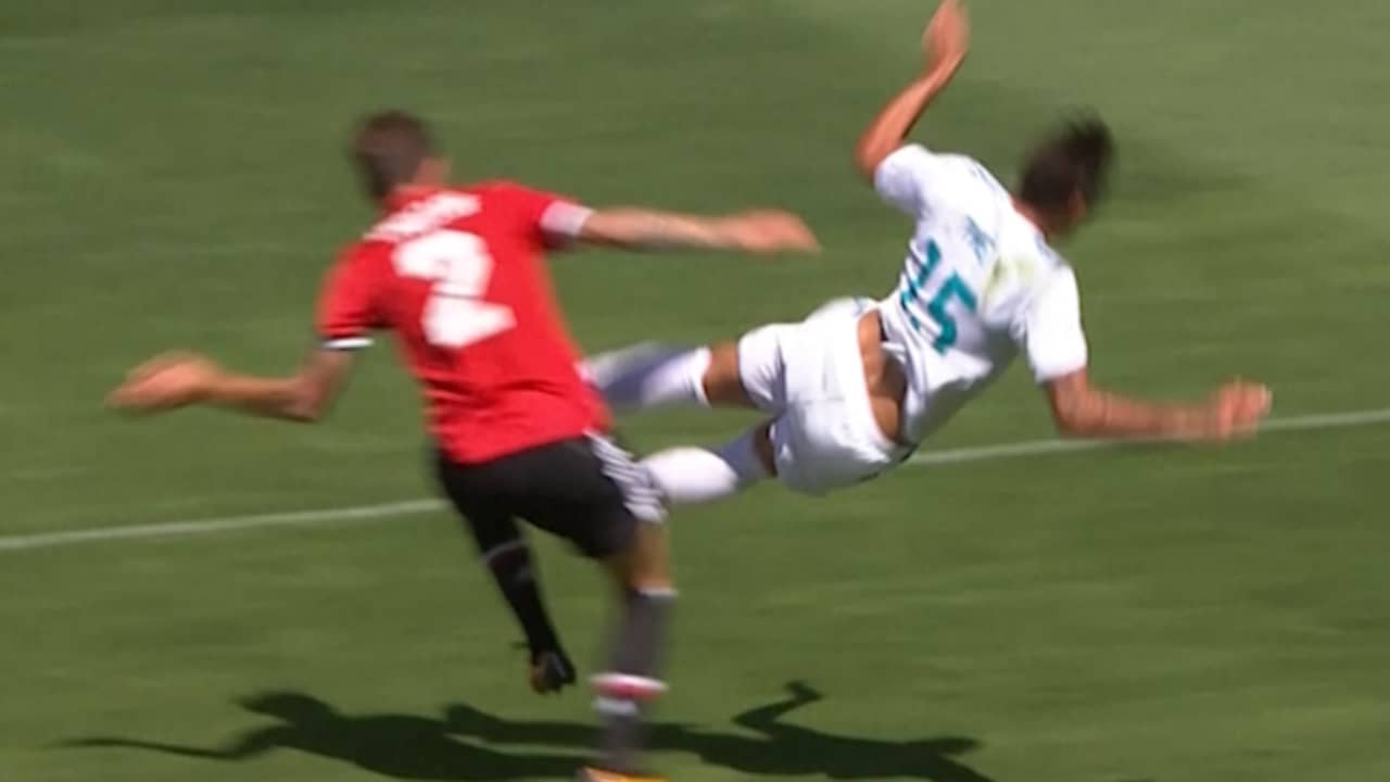 Beeld uit video: Manchester United wint na strafschoppen van Real Madrid in oefenduel