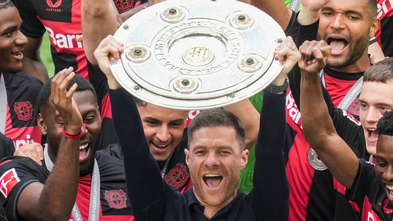 Beeld uit video: Samenvatting: Leverkusen klopt Augsburg en schrijft geschiedenis (2-1)