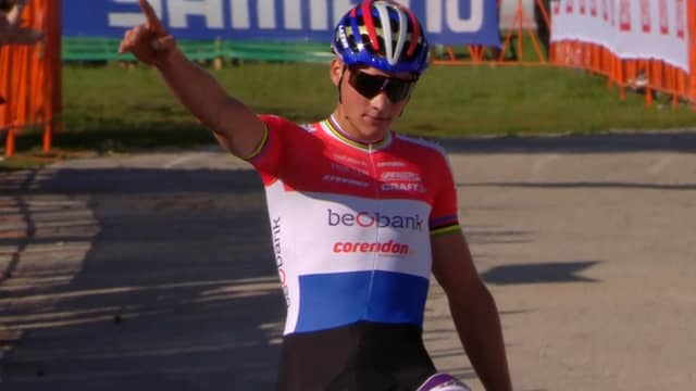 Van der Poel wint eerste wereldbekerwedstrijd van seizoen in Iowa