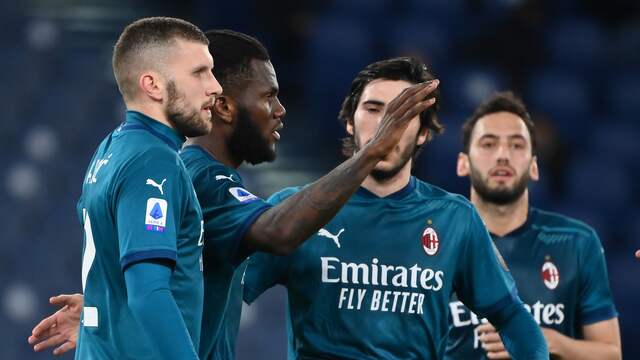 Vreugde bij AC Milan na de openingsgoal van Franck Kessié.