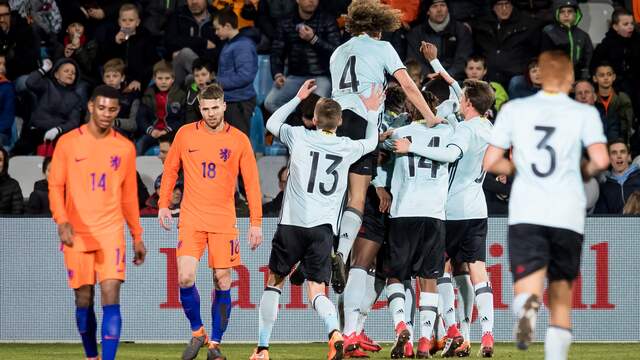 Jong Oranje krijgt pak slaag in oefeninterland tegen Jong ...