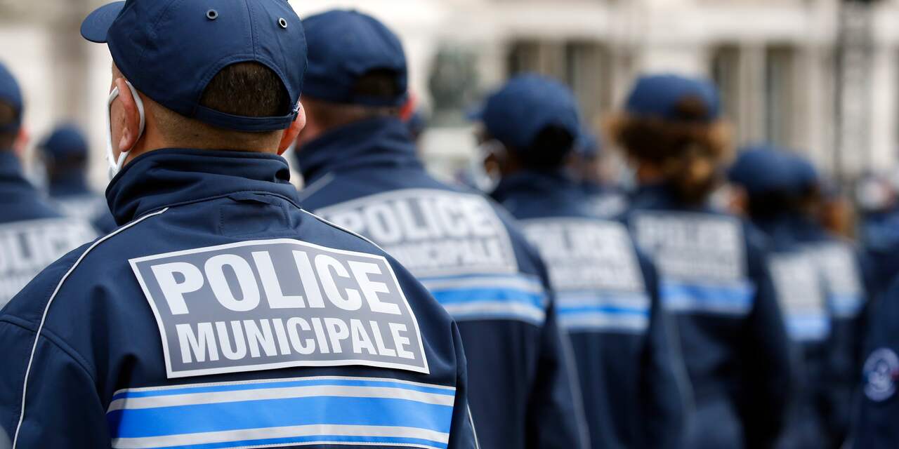 Agent raakt gewond bij aanval met mes in Cannes, verdachte neergeschoten