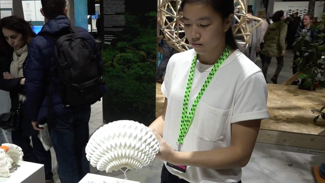 Opvouwbare 'origami'-helm speciaal voor elektrische voertuigen