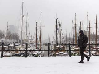 Nederland bedekt onder laag van sneeuw