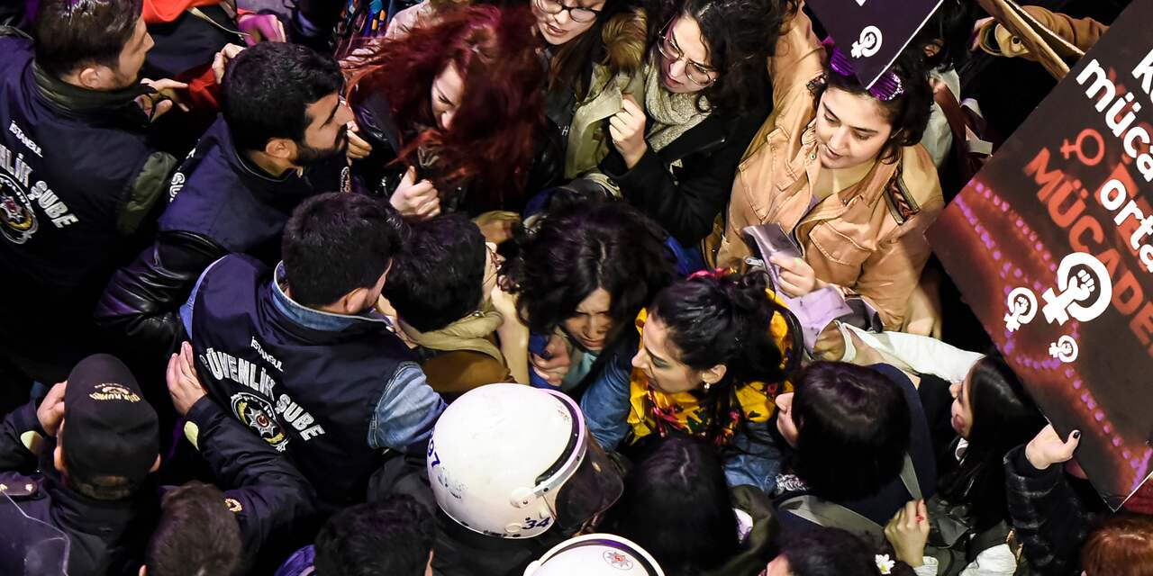 Turkse politie maakt einde aan vrouwenmars in Istanboel