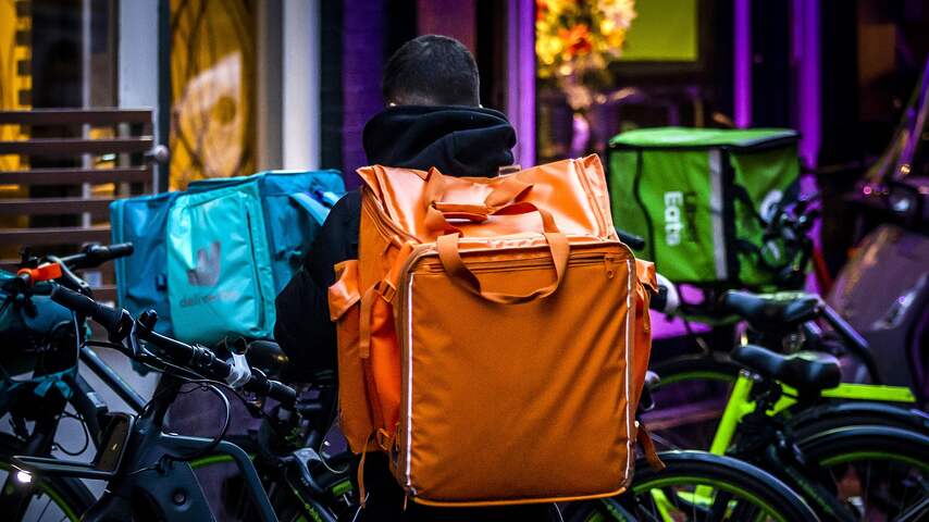 Maaltijdbezorgers misleiden klanten volgens Consumentenbond