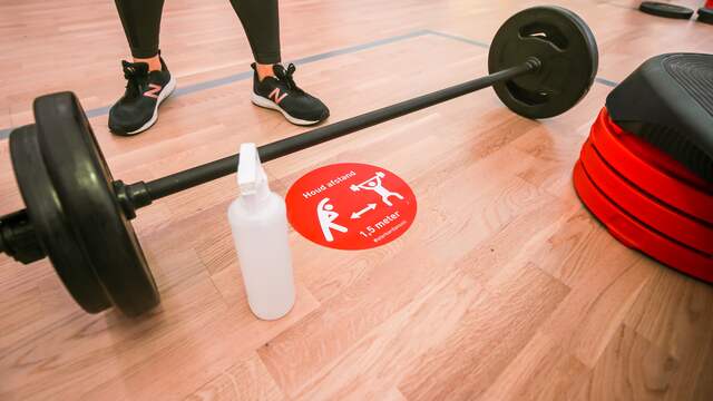 Binnen mogen maximaal 30 mensen tegelijkertijd in dezelfde ruimte sporten.