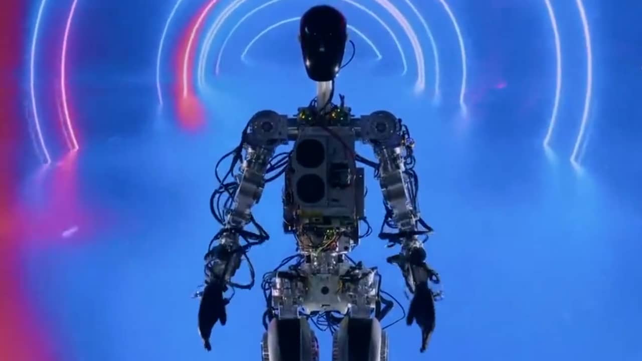 Beeld uit video: Tesla presenteert 'menselijke' robot Optimus