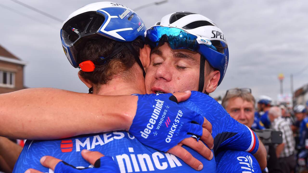 Fabio Jakobsen bedankt zijn ploeggenoot Josef Cerný.