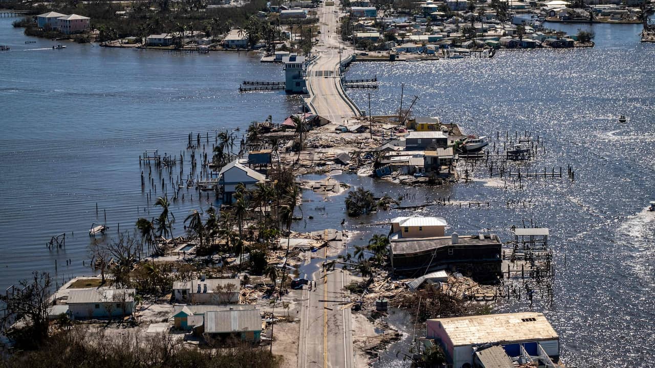 Gambar dengan jelas menunjukkan kehancuran besar di Florida.