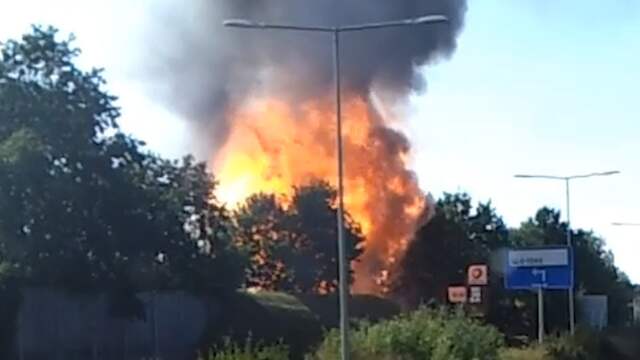 Gasflessen ontploffen bij grote brand in Bergen op Zoom