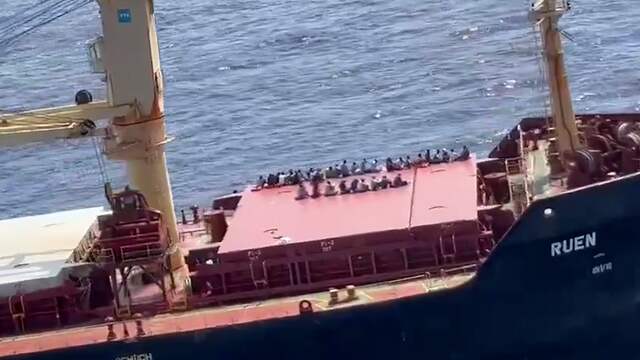 Indiase marine redt bemanningsleden van gekaapt schip