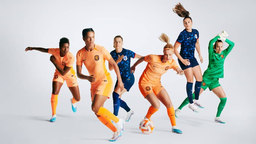 In dit tenue gaan Oranjevrouwen op jacht naar | Voetbal |