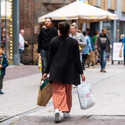 Nederlandse economie houdt vaart doordat consumenten blijven uitgeven