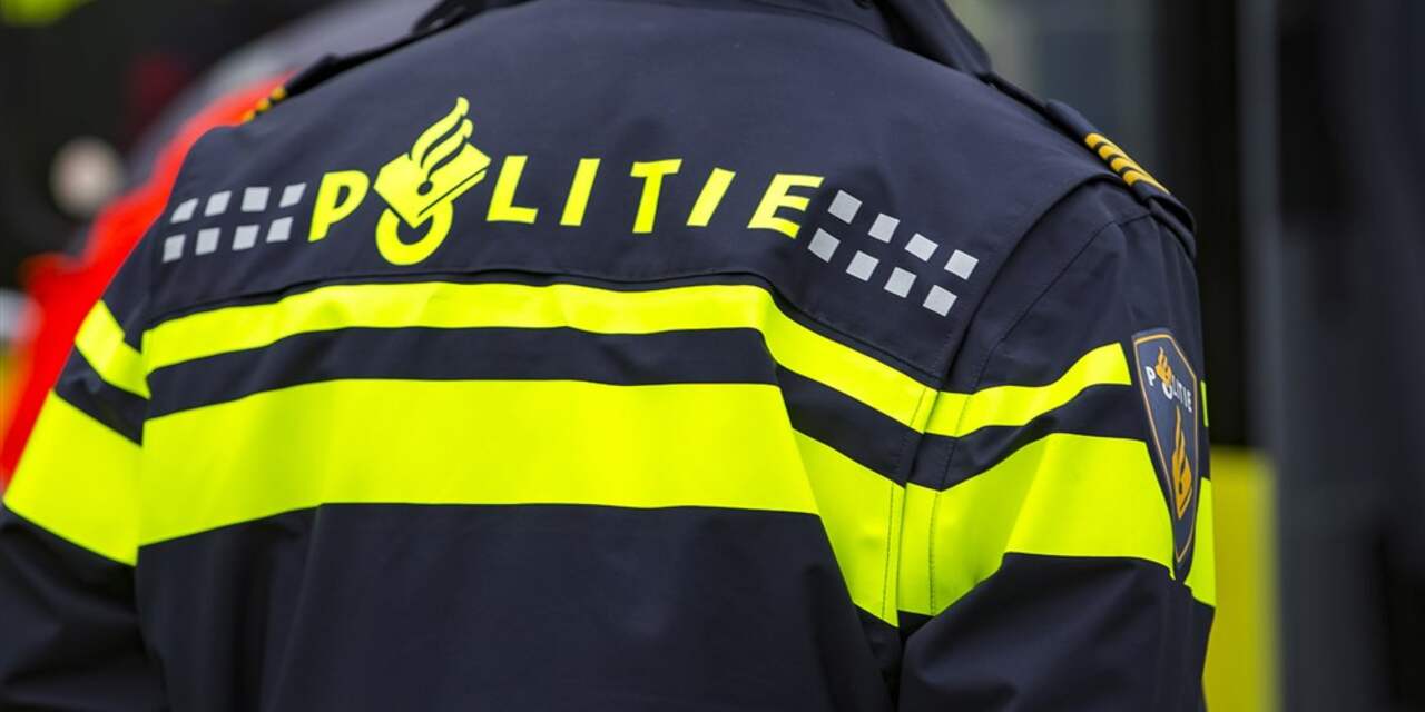 Utrechtse kassière schrikt zich rot: overvaller gaat éérst netjes in de rij staan en trekt dan mes