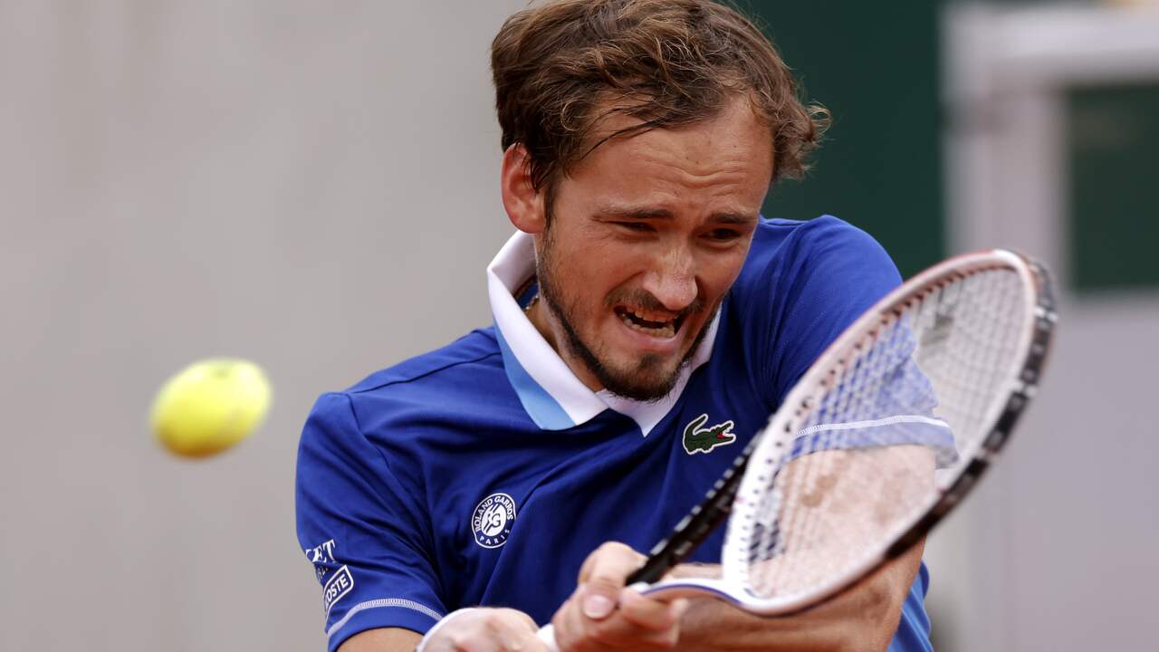 Daniil Medvedev begon overtuigend aan Roland Garros.