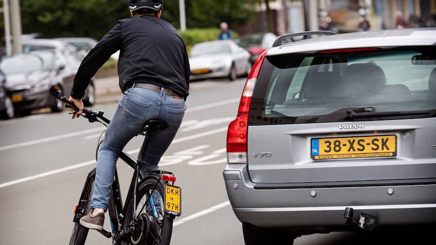 Fietser Belandt Op Voorruit Auto Bij Ongeluk In Nijmegen | Nijmegen | NU.nl