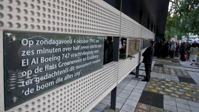 Livestream: De herdenking van de Bijlmerramp, onthulling Pa Sembrug