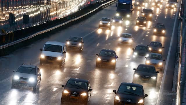 A20 bij Rotterdam afgesloten na ongeval. A20 bij Rotterdam afgesloten na ongeval.