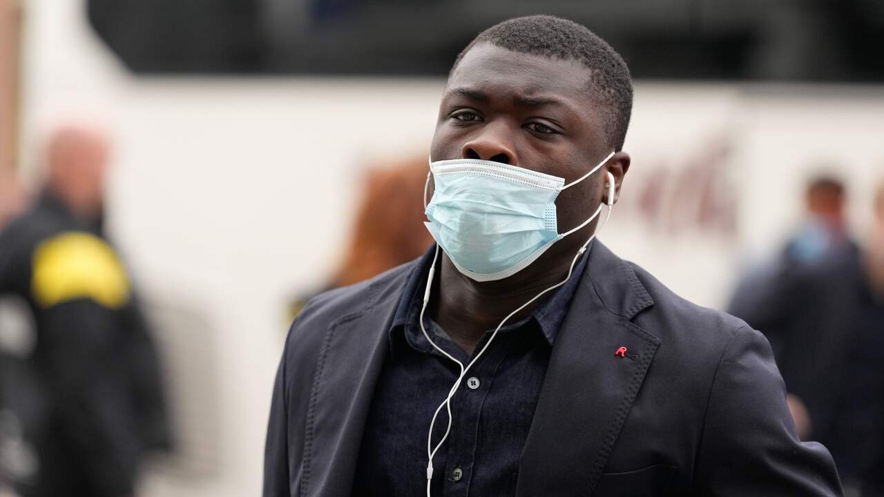 Brian Brobbey bij aankomst in Eindhoven.