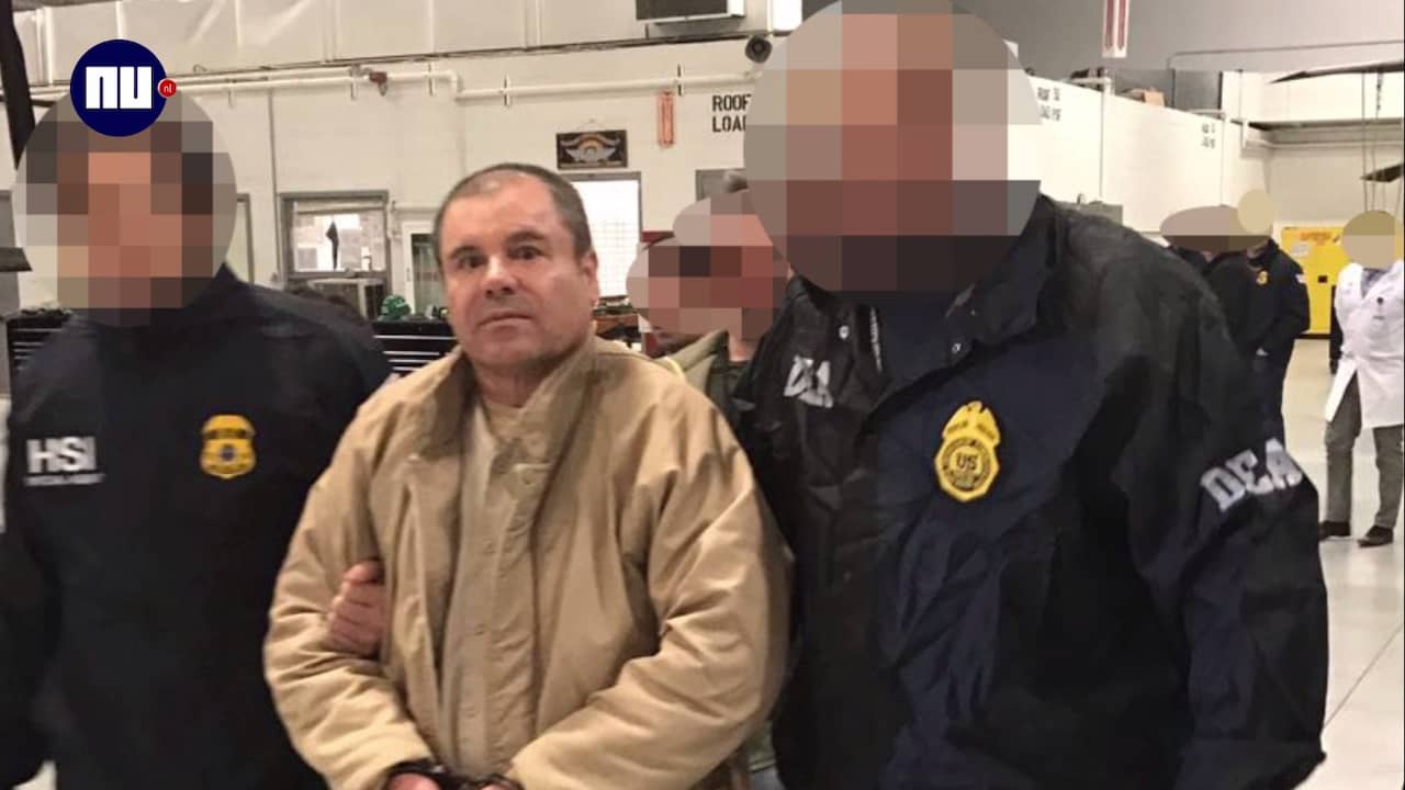 Beeld uit video: Drugsbaas 'El Chapo' onder zware beveiliging uitgeleverd aan VS
