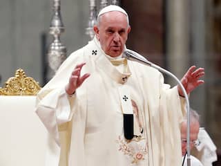 Paus schaft geheimhouding van kindermisbruik binnen kerk af