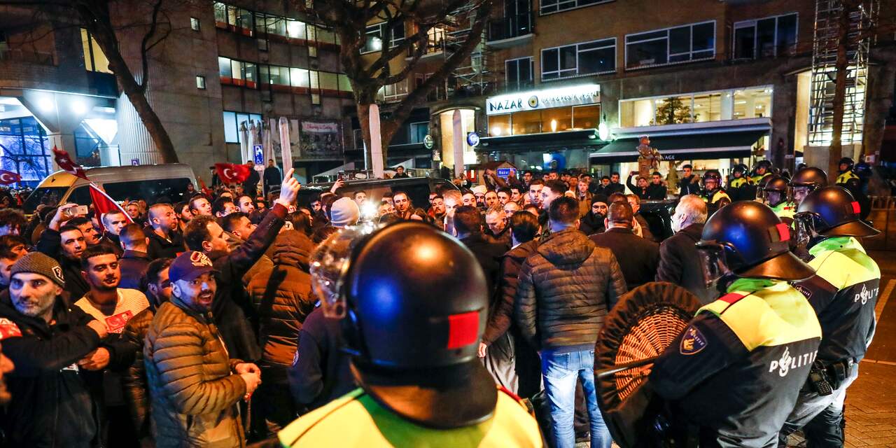 Politie en betogers botsen bij Turks consulaat Rotterdam