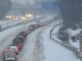 Wintersporters hebben lange vertragingen op Franse snelwegen door sneeuwval