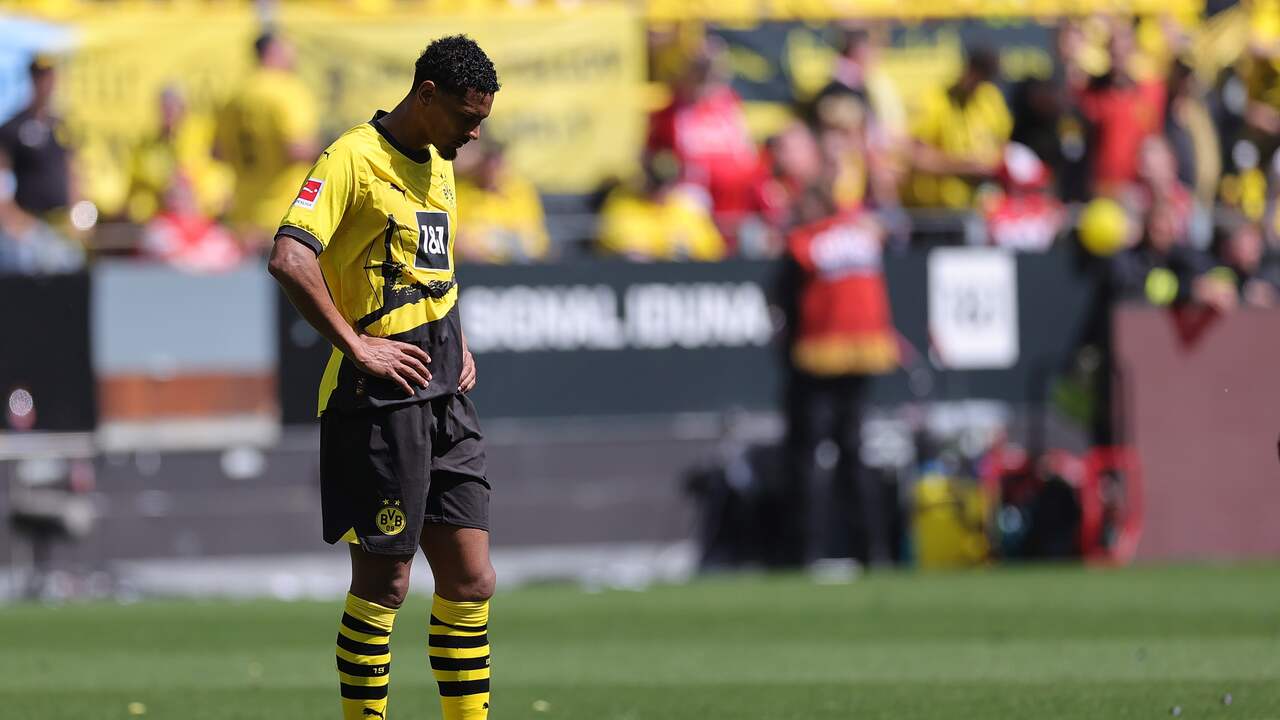 Beeld uit video: Haller mist penalty voor Dortmund in kampioenswedstrijd
