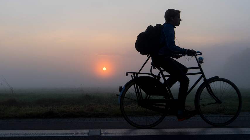 Fietsend door de mist