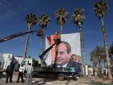 Woensdag 1 november: Bij de grensovergang tussen Egypte en de Gazastrook in Rafah hangt een portret van de Egyptische president Abdel Fattah al-Sisi. Het bestuur over Gaza wordt vandaag door Hamas overgedragen aan de Palestijnse regering. 