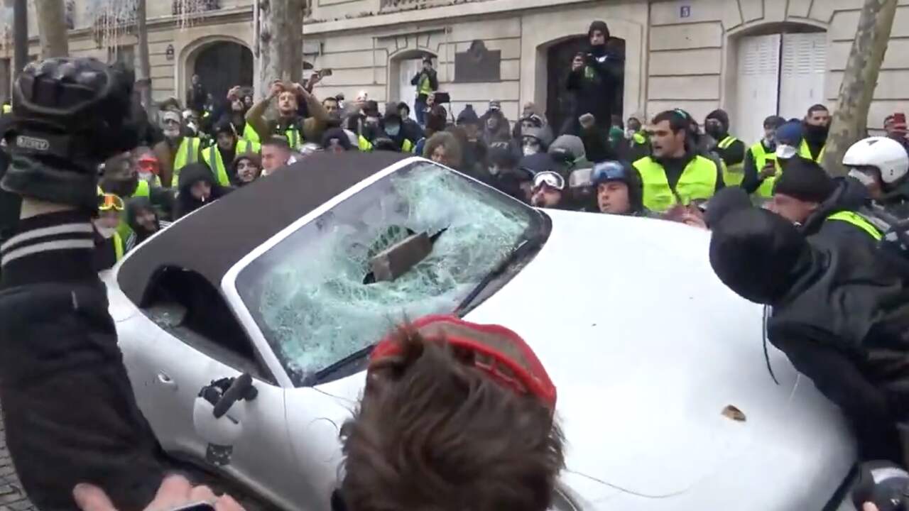 Beeld uit video: Overzicht: Geweld 'Gele Hesjes'-beweging van binnenuit gefilmd
