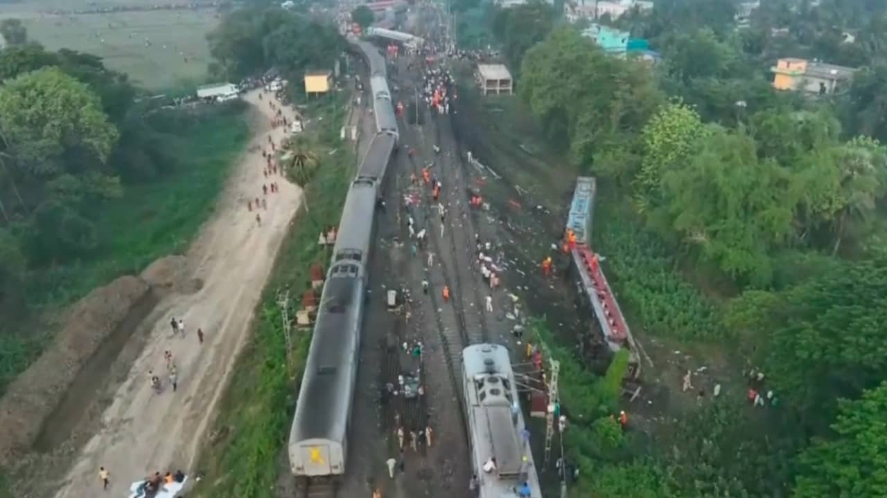 Beeld uit video: Drone brengt dodelijk treinongeluk in India in beeld