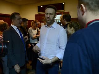 Team Navalny bevestigt dood en spreekt van moord: 'Lichaam moet naar familie'