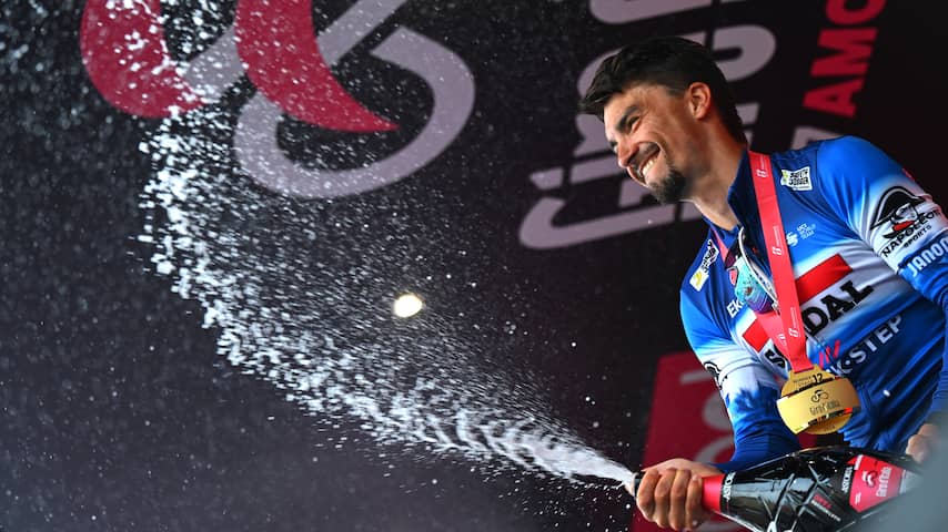 Alaphilippe weet in de Giro eindelijk weer wat winnen is: 'Was het wachten waard'