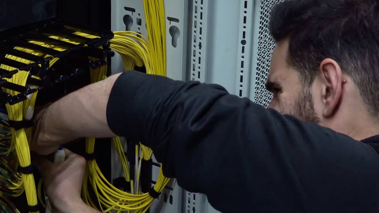 Beeld uit video: Zo ziet het grootste internetknooppunt ter wereld eruit