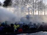 Politie zet waterkanonnen in om A12-blokkade op te heffen