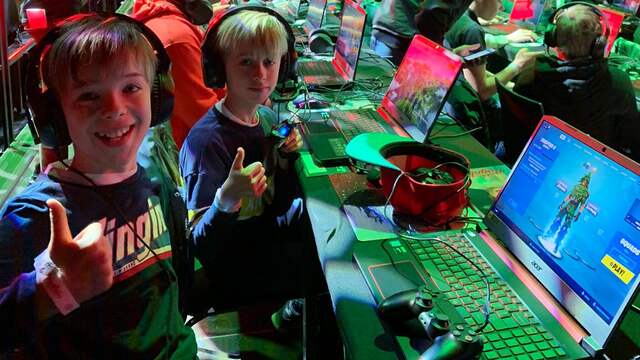 Thiago tijdens het gamen