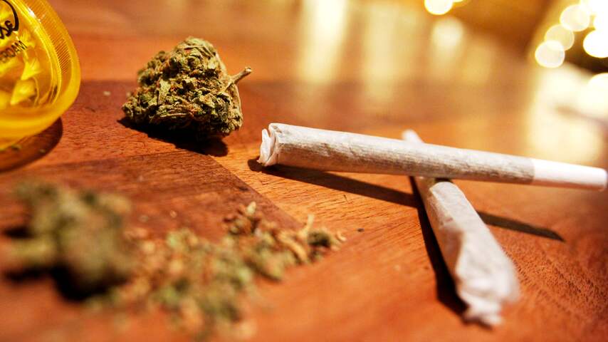 Amsterdam past beleid rondom beschoten coffeeshops aan