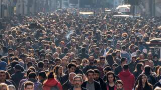Acht miljard mensen op aarde: wanneer piekt de wereldbevolking?