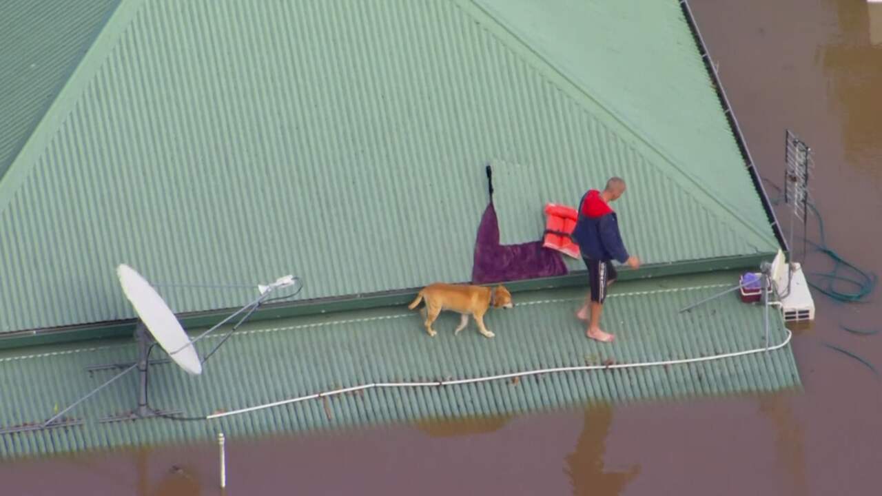 Beeld uit video: Helikopter filmt grote overstroming in Australië